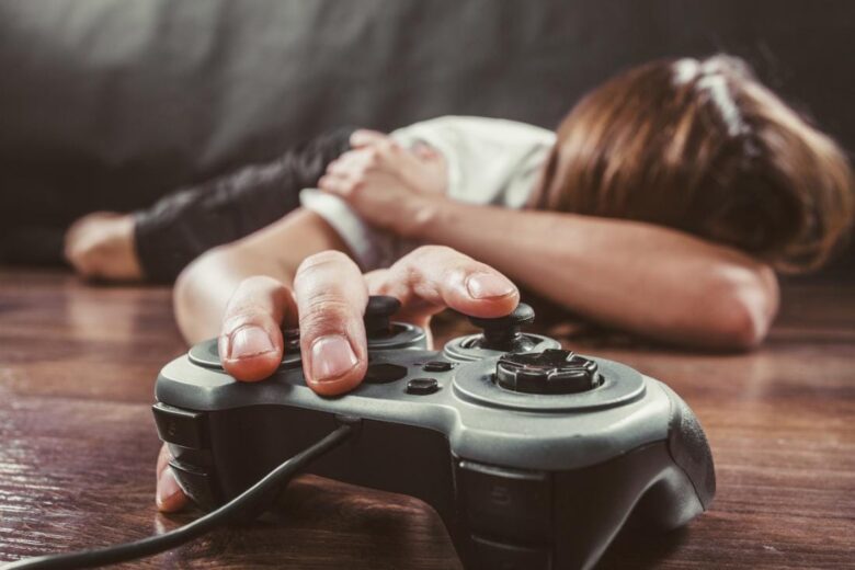 Tips for Balancing Academics With Online Gaming